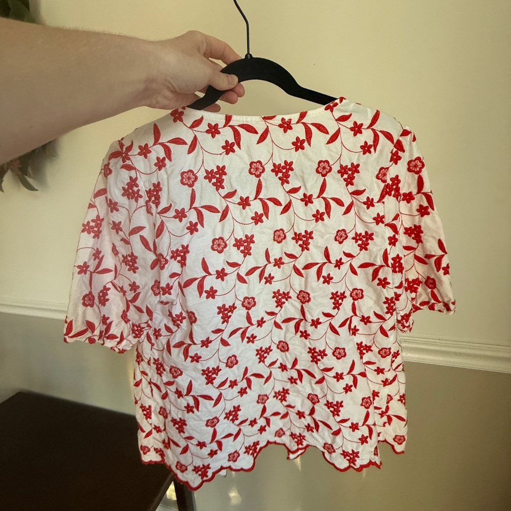 Solitaire red and white floral blouse
